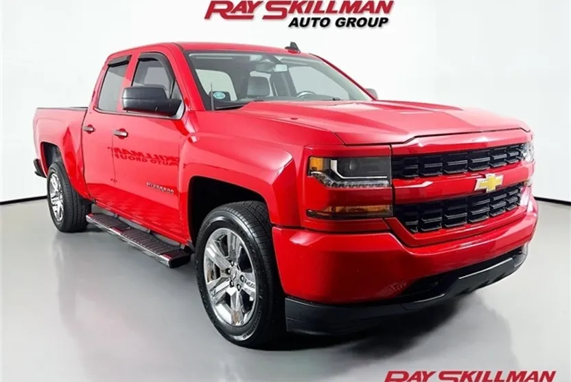 2018 Chevrolet Silverado 1500 Custom photo 1
