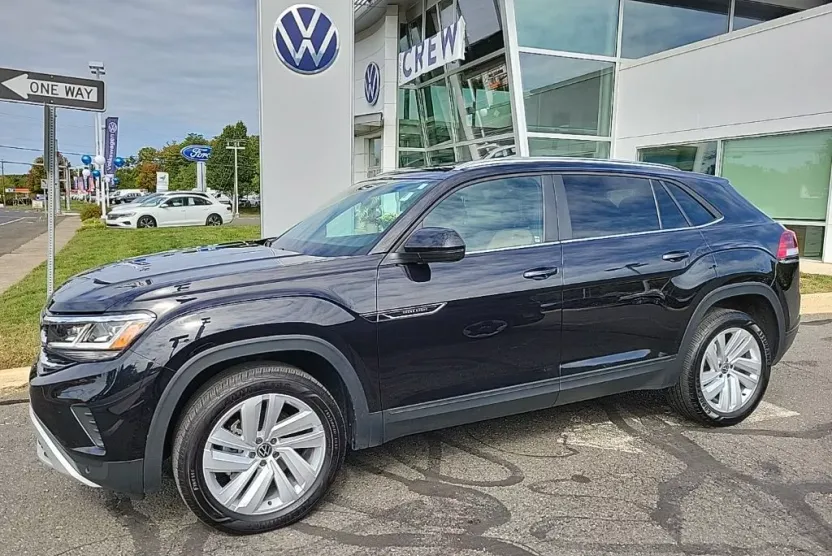 2023 Volkswagen Atlas Cross Sport V6 SE Technology photo 1