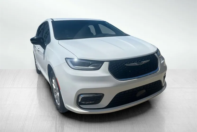 2024 Chrysler Pacifica Touring photo 1
