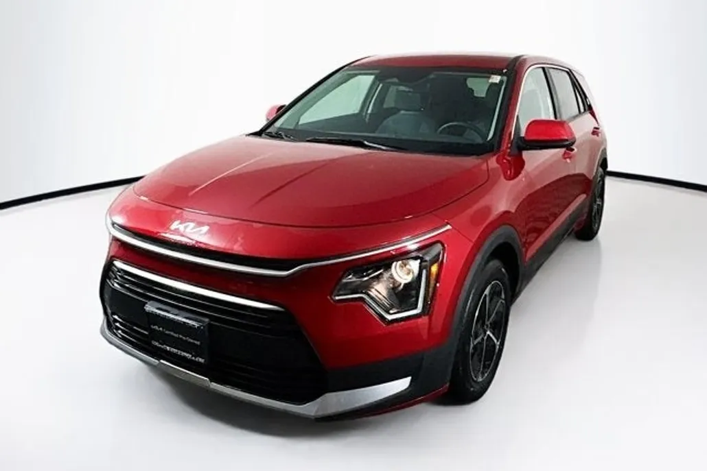 2023 Kia Niro LX photo 1