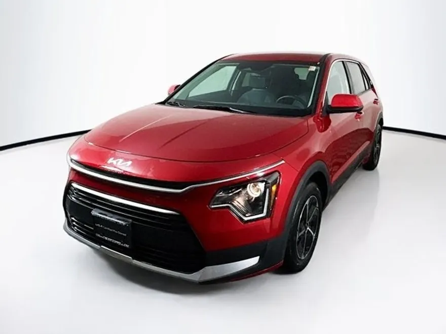2023 Kia Niro LX photo 1