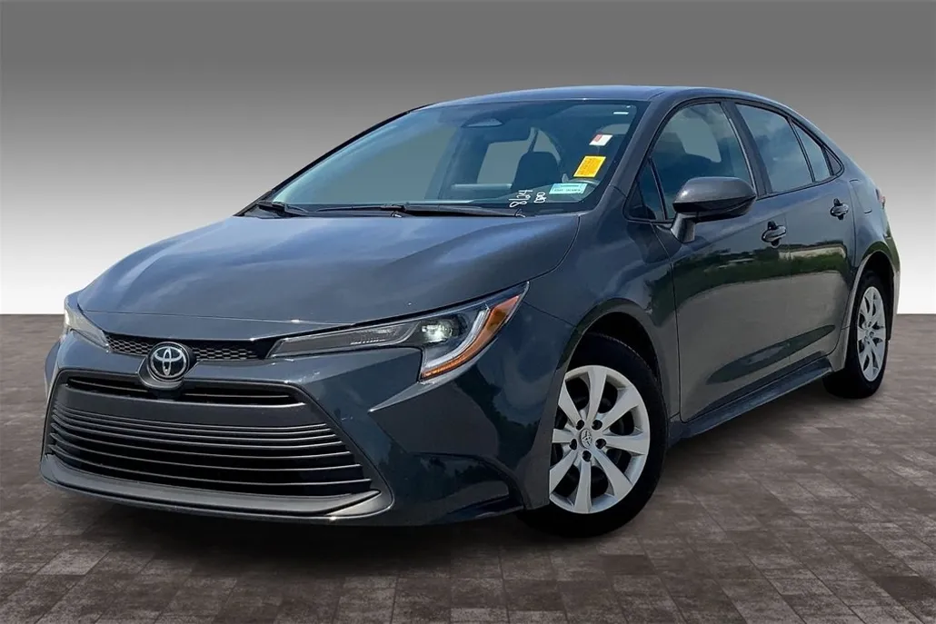 2024 Toyota Corolla LE photo 1