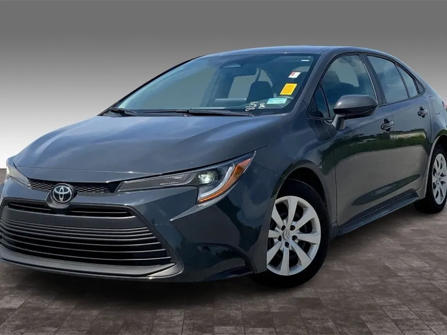2024 Toyota Corolla LE photo 1
