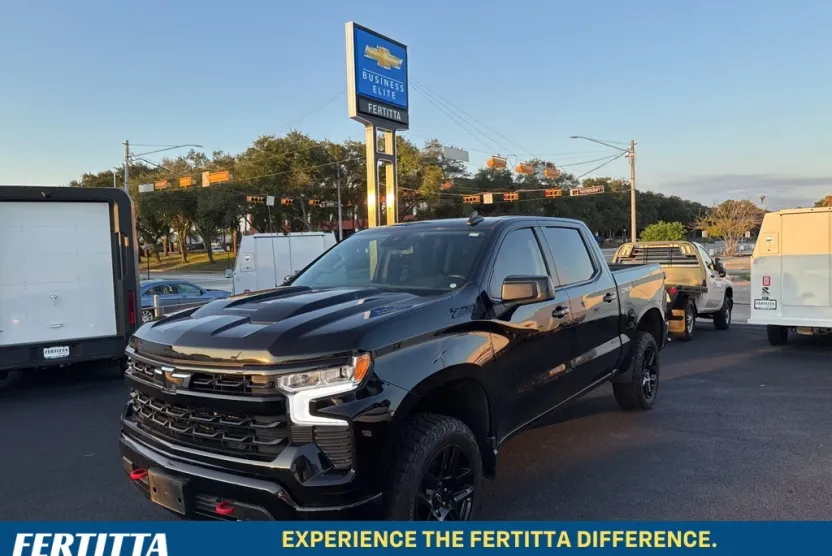 2023 Chevrolet Silverado 1500 LT photo 1