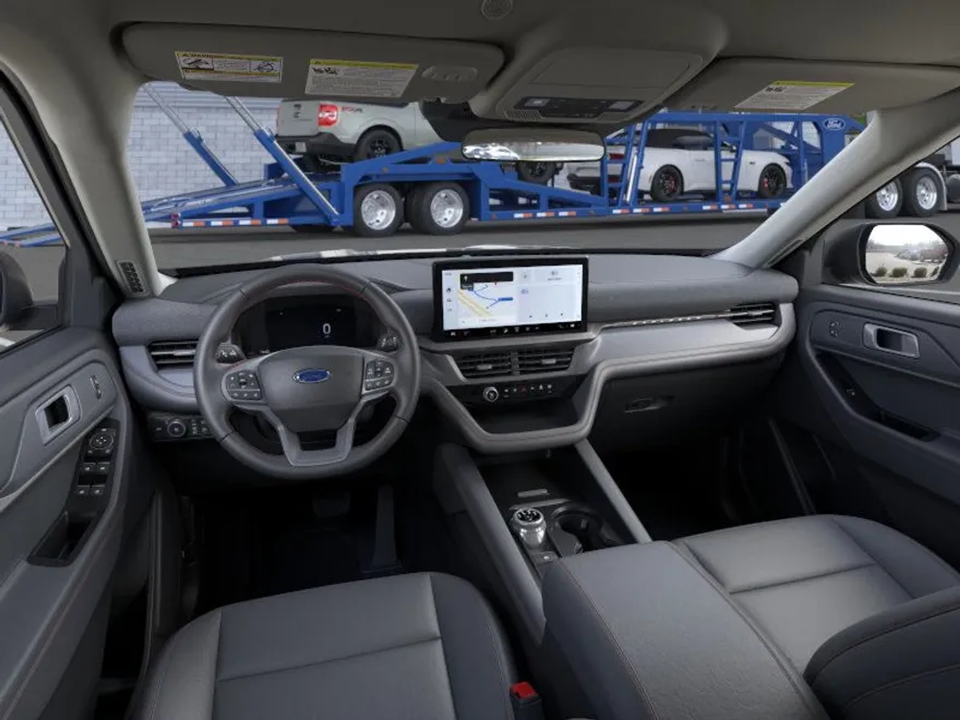 2025 Ford Explorer photo 1