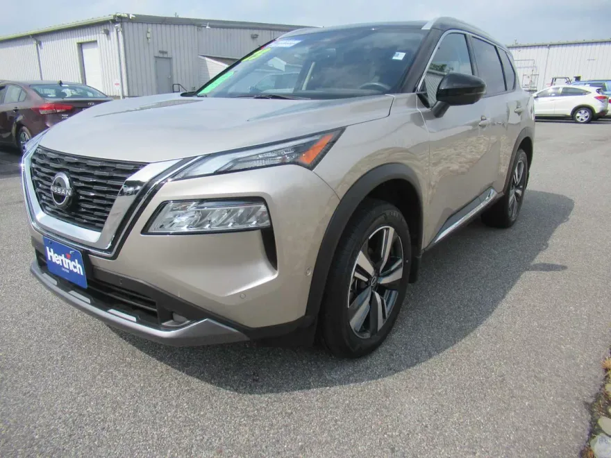 2023 Nissan Rogue SL photo 1