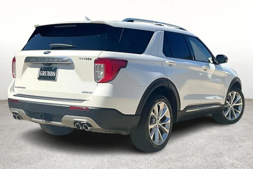 2022 Ford Explorer Platinum photo 1