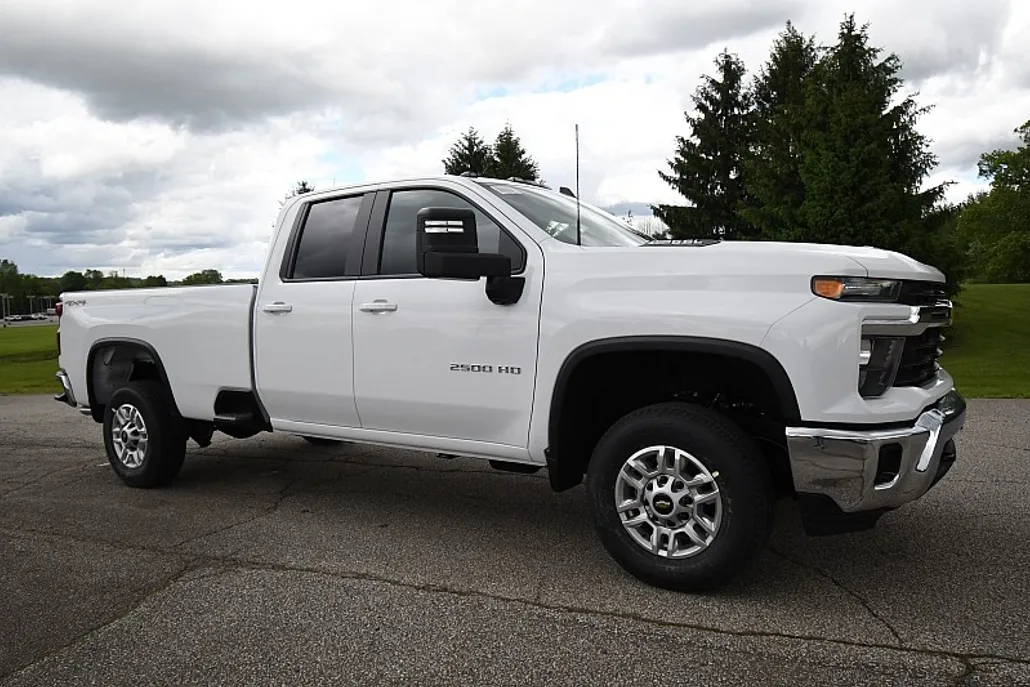 2025 Chevrolet Silverado 2500HD LT photo 1