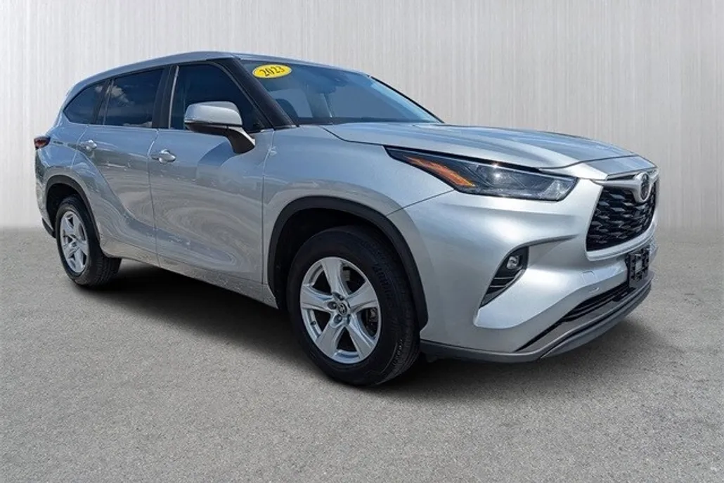 2023 Toyota Highlander L photo 1