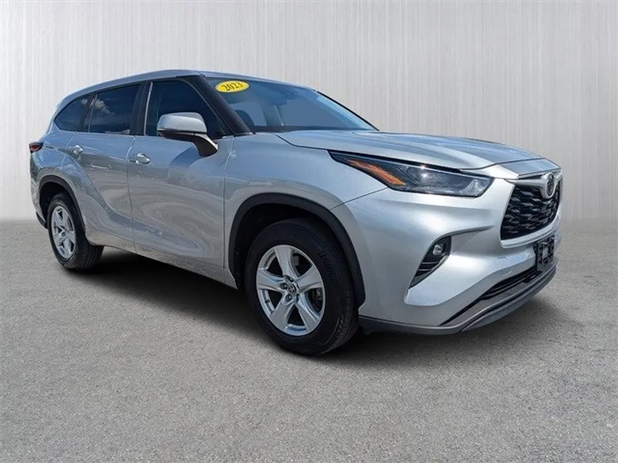 2023 Toyota Highlander L photo 1