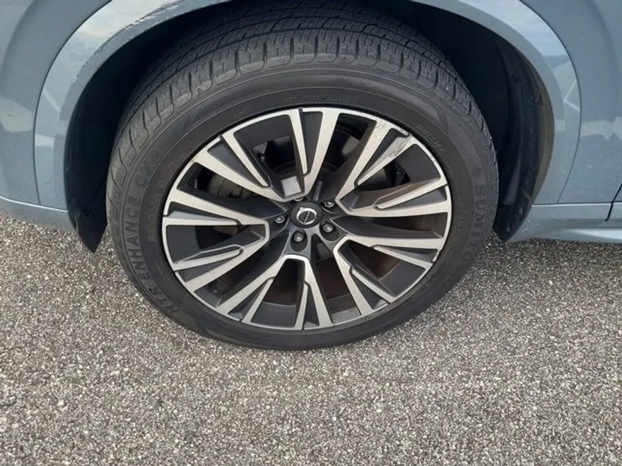 2020 Volvo XC90 T6 Momentum photo 1