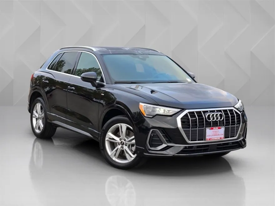 2022 Audi Q3 S line Premium photo 1