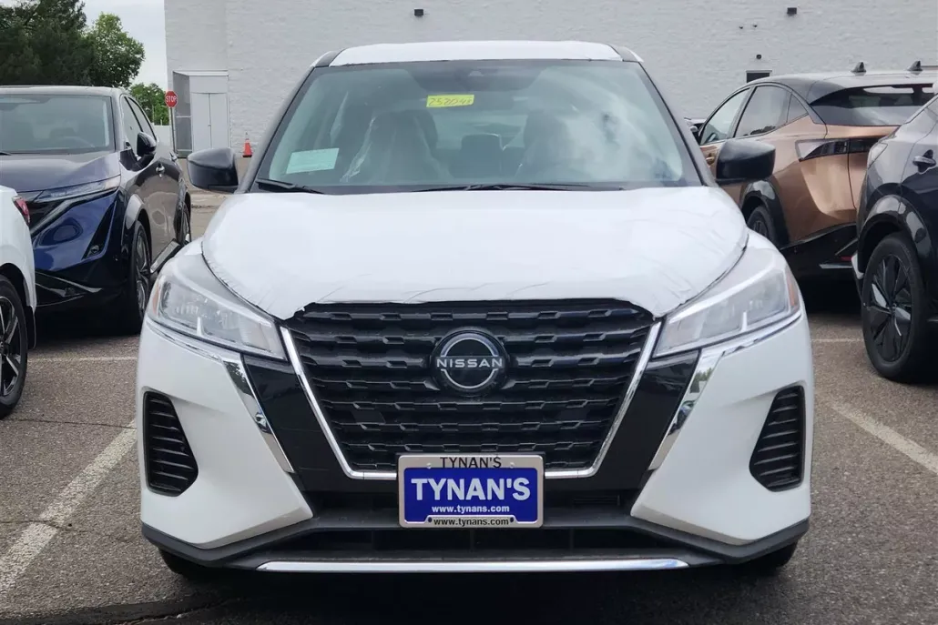 2025 Nissan Kicks Play S photo 1