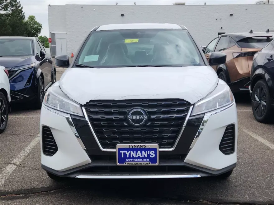 2025 Nissan Kicks Play S photo 1