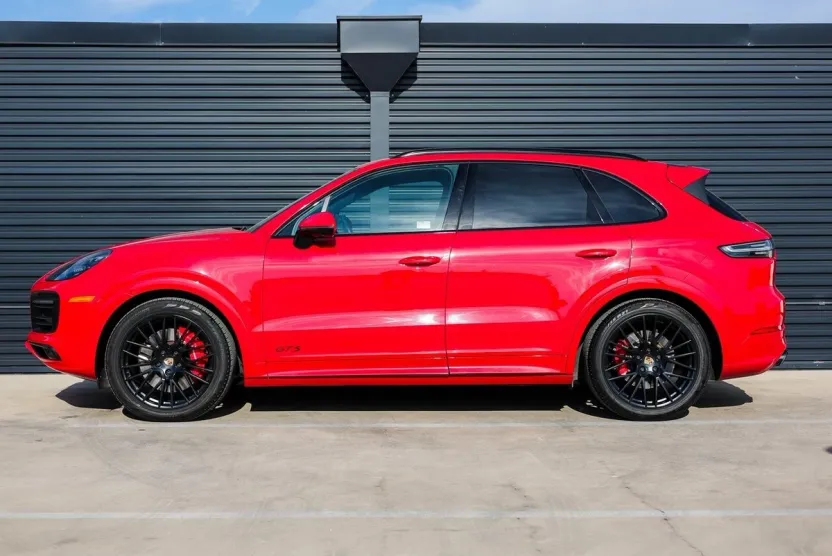 2022 Porsche Cayenne GTS photo 1