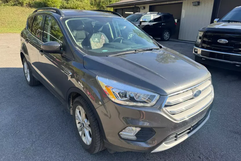 2018 Ford Escape SEL photo 1