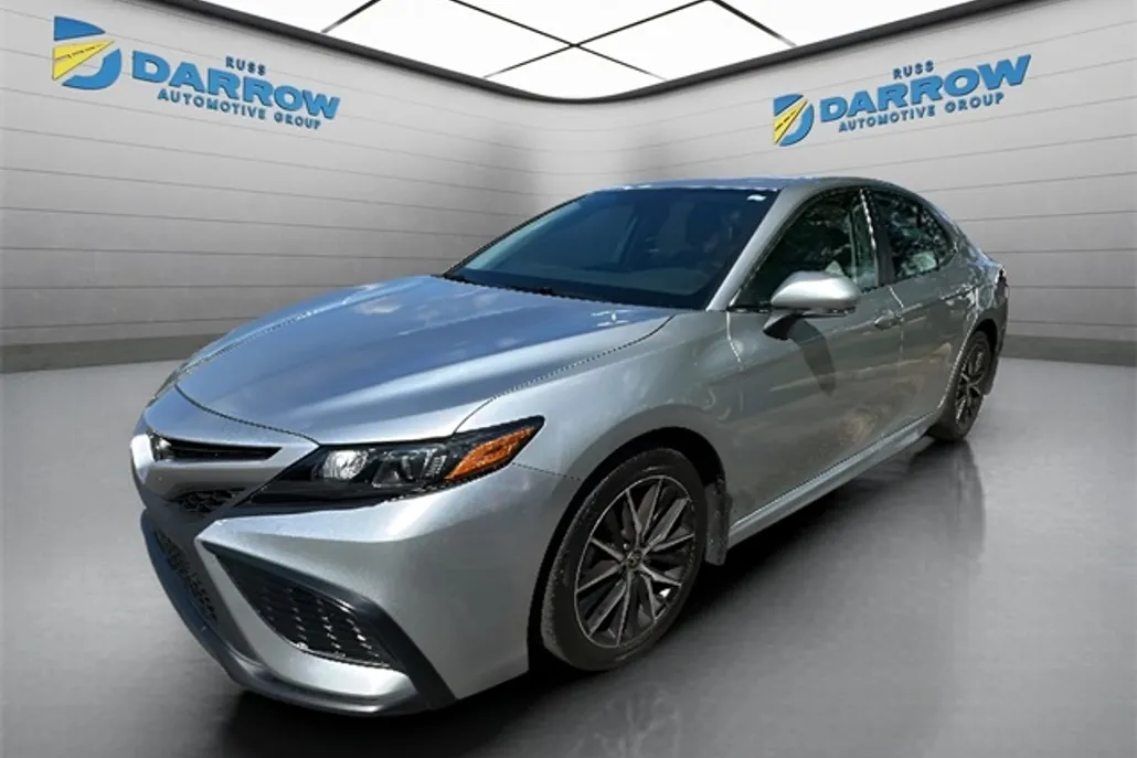 2024 Toyota Camry SE photo 1