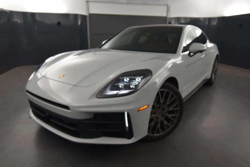 2025 Porsche Panamera 4 photo 1