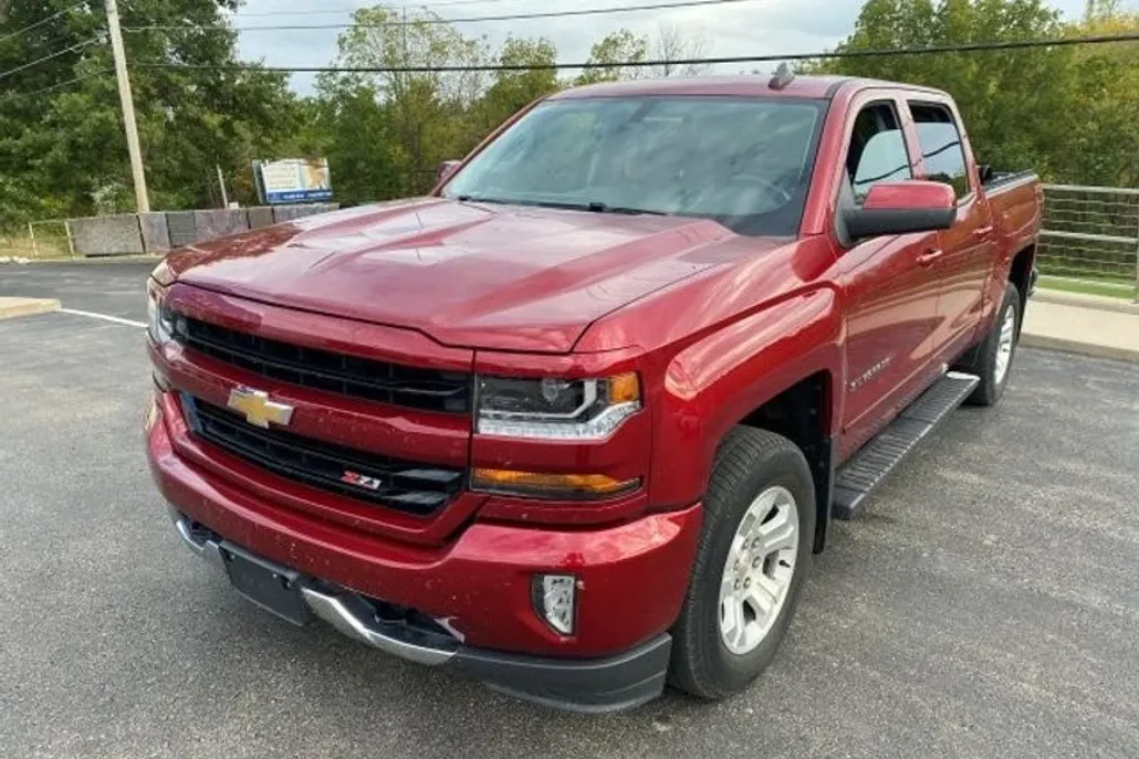 2018 Chevrolet Silverado 1500 LT photo 1