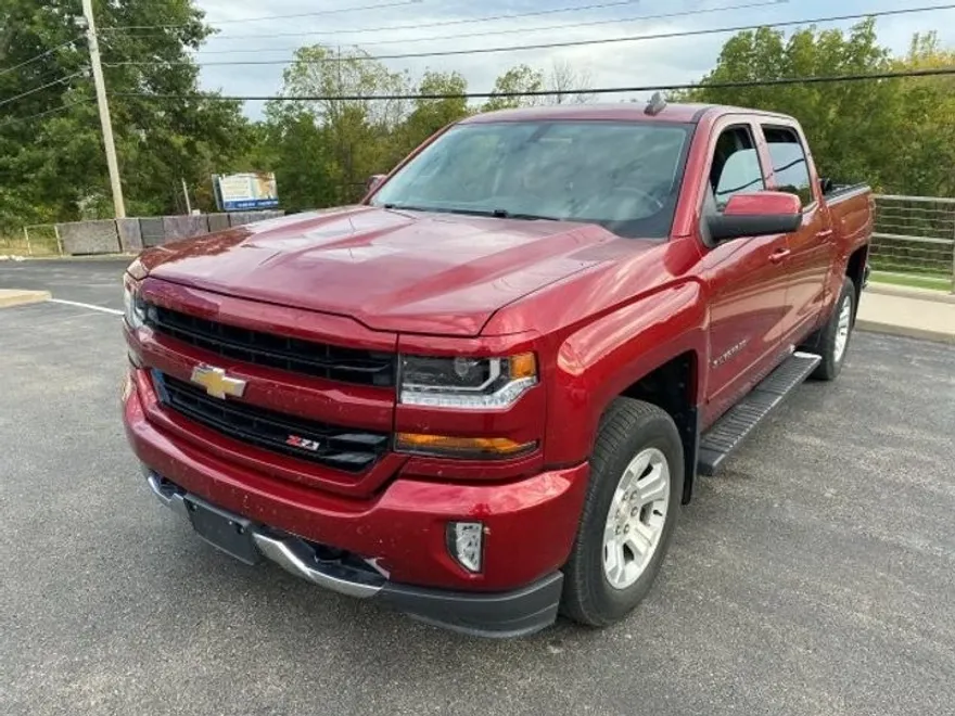 2018 Chevrolet Silverado 1500 LT photo 1