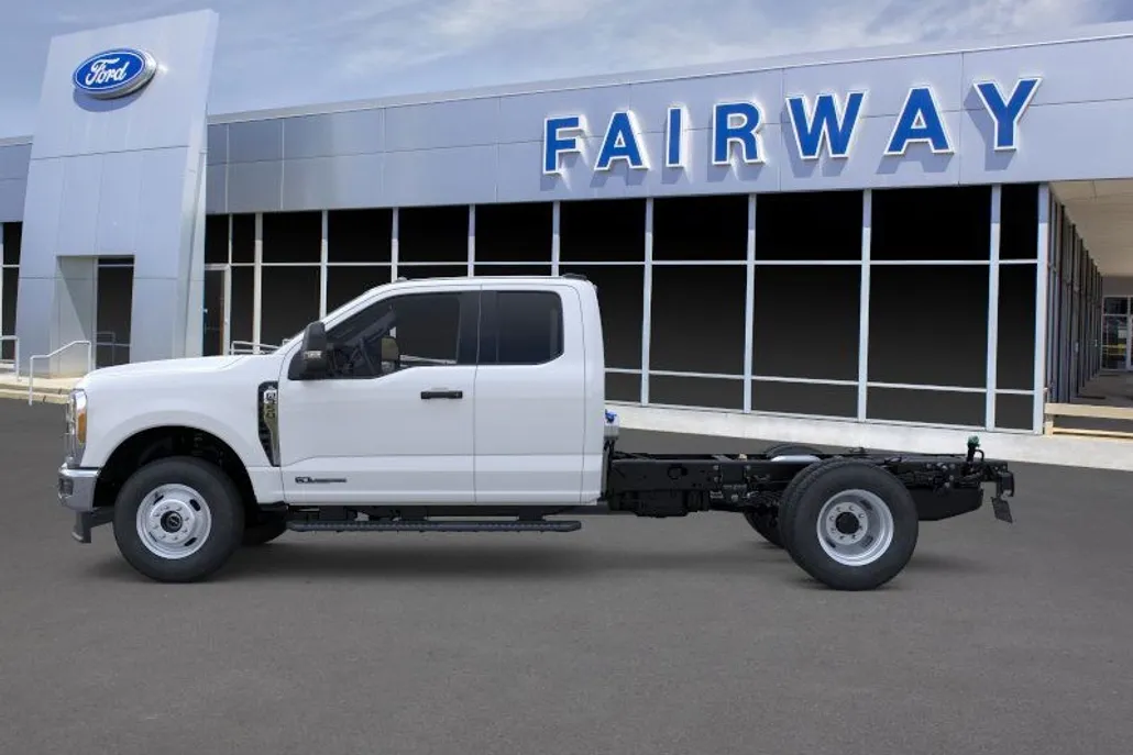2025 Ford F-350 XL photo 1