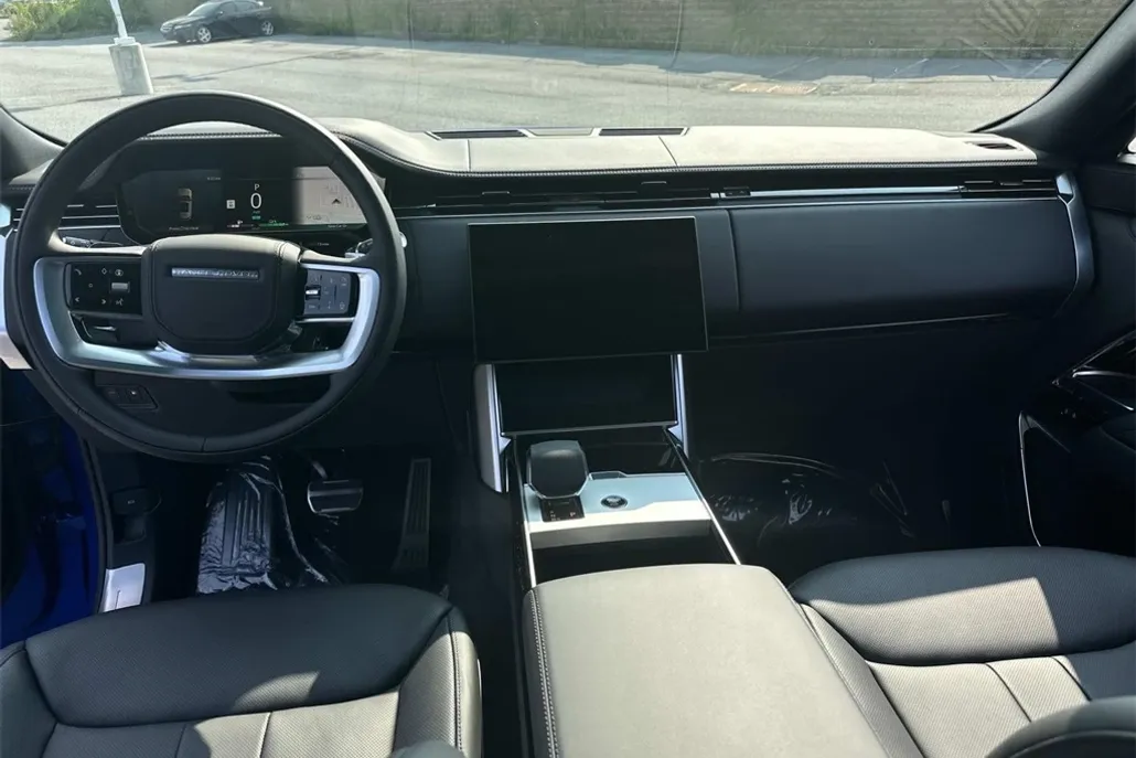 2025 Land Rover Range Rover SE photo 1