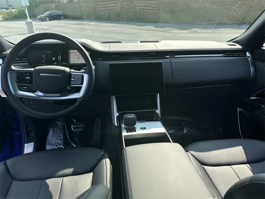 2025 Land Rover Range Rover SE photo 1