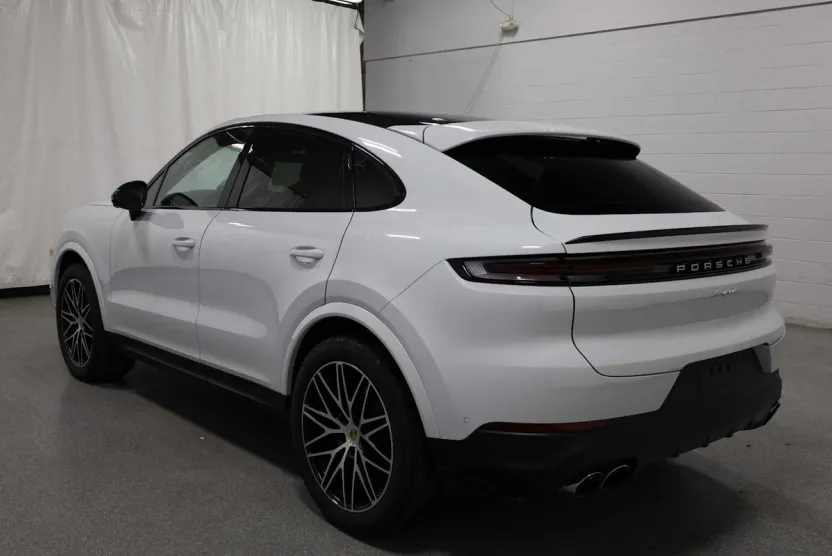 2024 Porsche Cayenne Coupe photo 1