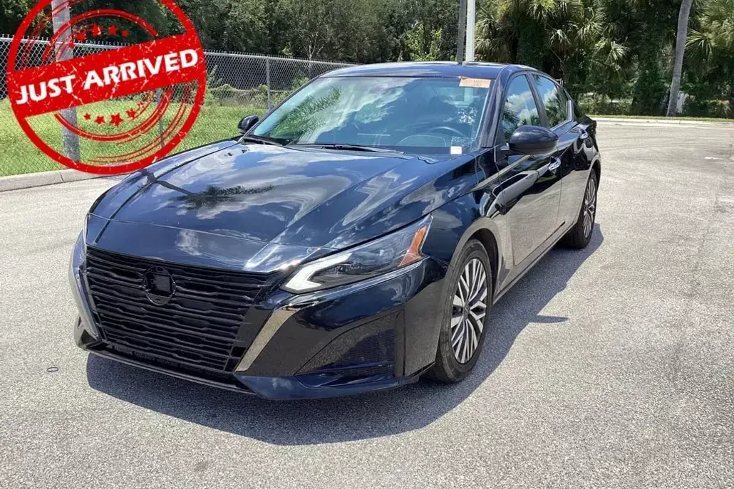 2023 Nissan Altima 2.5 SV photo 1