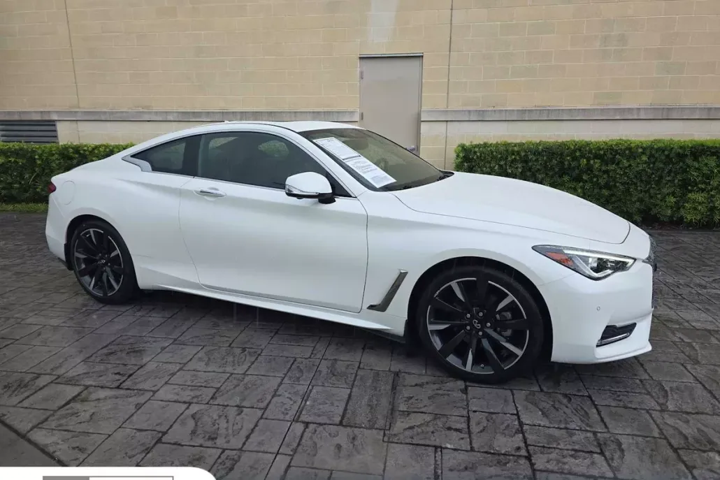 2022 Infiniti Q60 Luxe photo 1