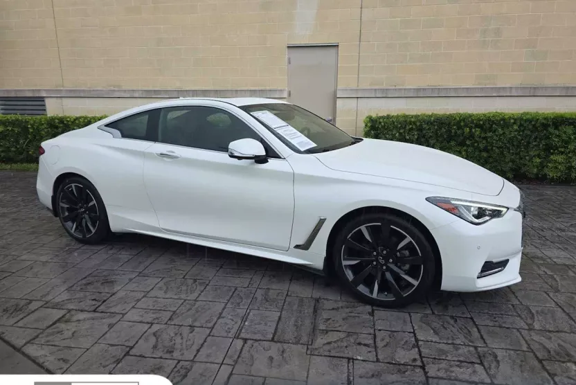 2022 Infiniti Q60 Luxe photo 1