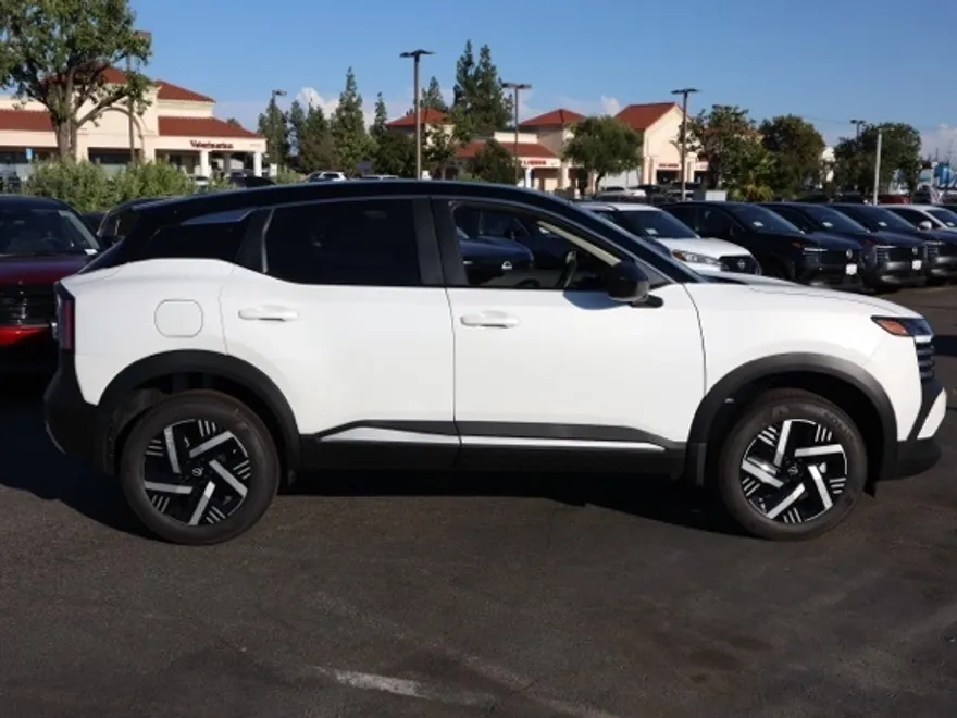 2025 Nissan Kicks SV photo 1