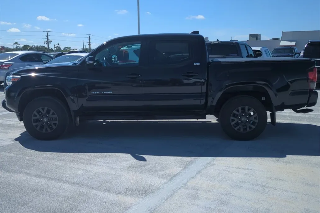2022 Toyota Tacoma 4x4 SR5 Double Cab V6 photo 1