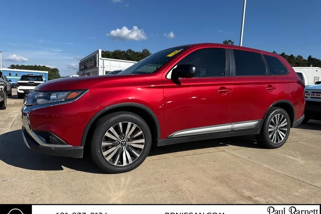 2019 Mitsubishi Outlander ES photo 1