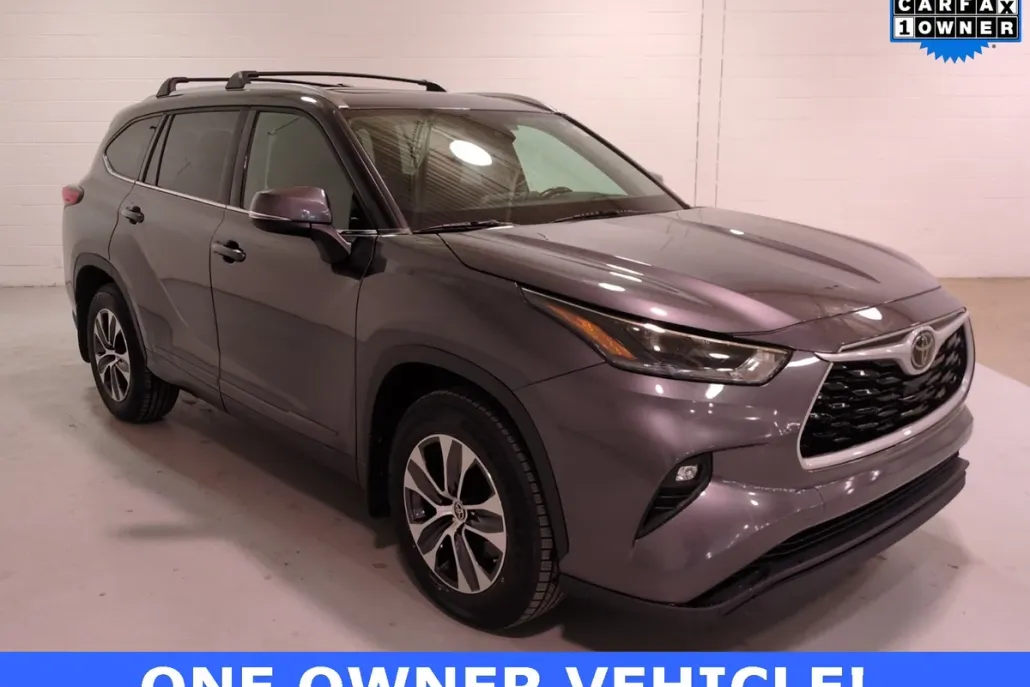 2021 Toyota Highlander XLE photo 1