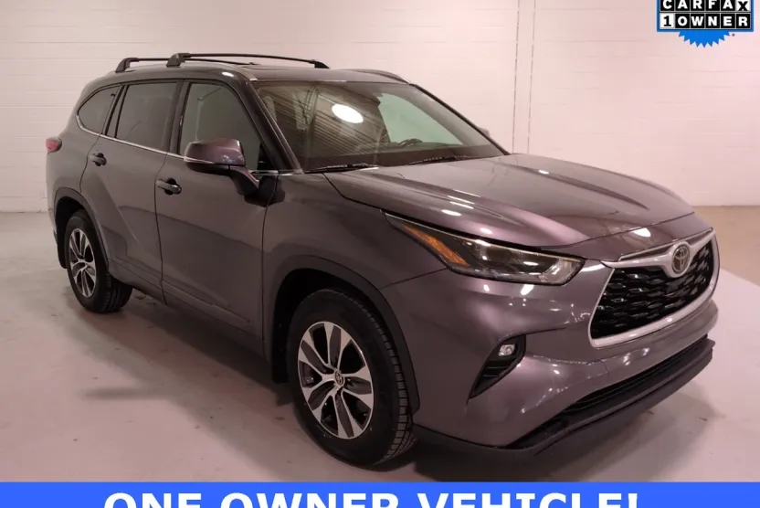 2021 Toyota Highlander XLE photo 1
