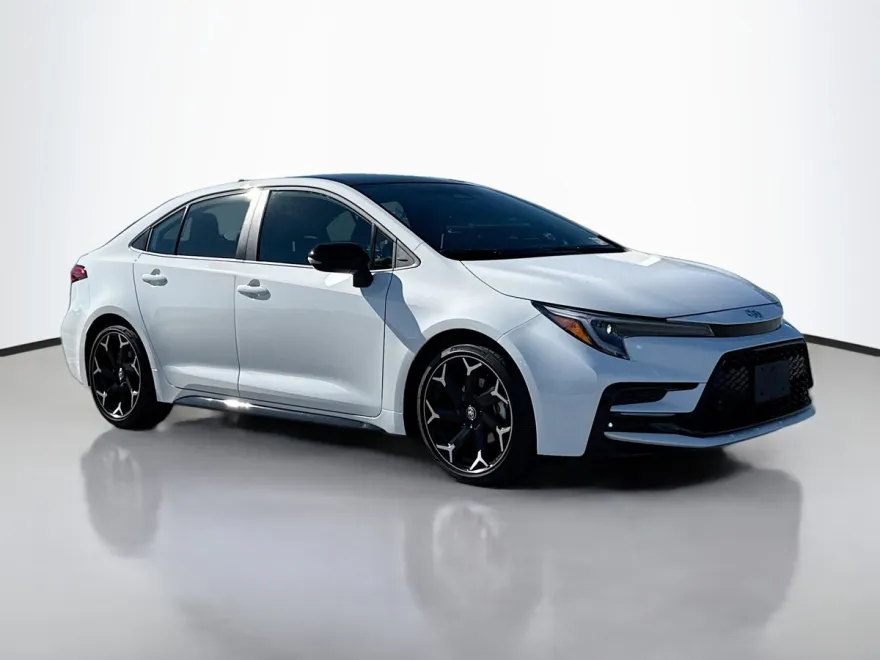 2025 Toyota Corolla SE photo 1