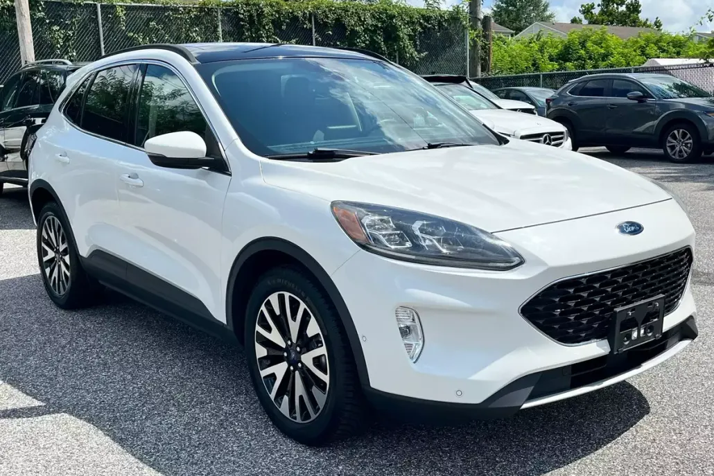 2020 Ford Escape Titanium Hybrid photo 1