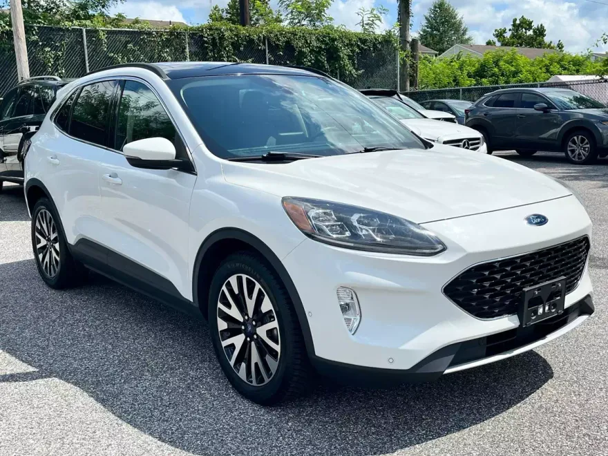 2020 Ford Escape Titanium Hybrid photo 1