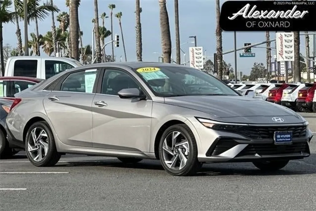 2024 Hyundai Elantra SEL Convenience photo 1