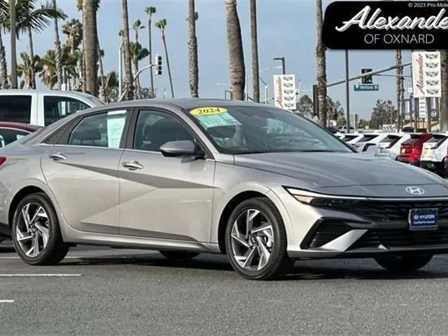 2024 Hyundai Elantra SEL Convenience photo 1
