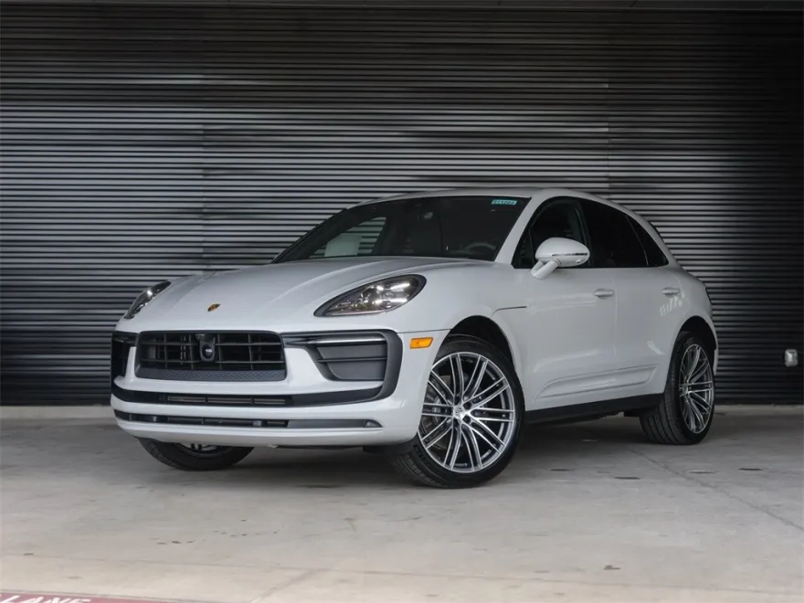 2025 Porsche Macan T photo 1