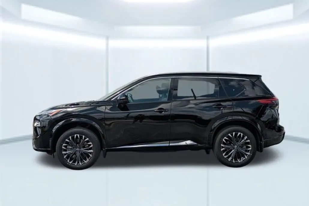 2025 Nissan Rogue Platinum photo 1