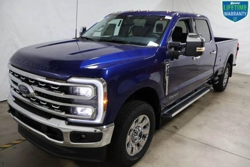 2026 Ford F-250 Lariat photo 1