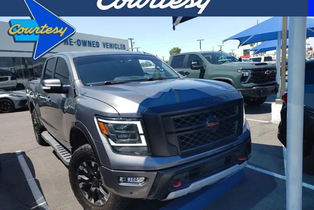 2020 Nissan Titan PRO-4X photo 1