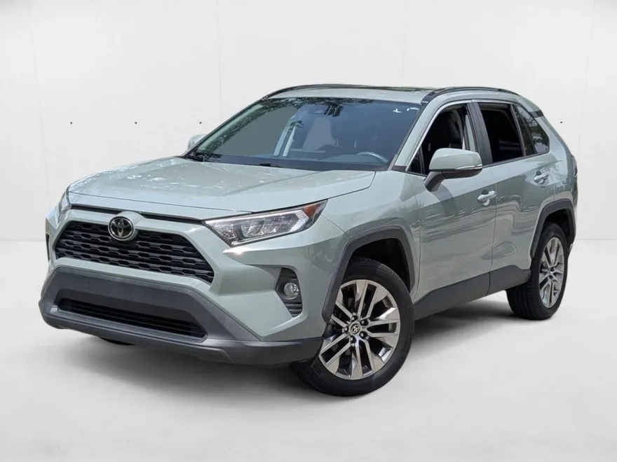 2021 Toyota RAV4 XLE Premium photo 1