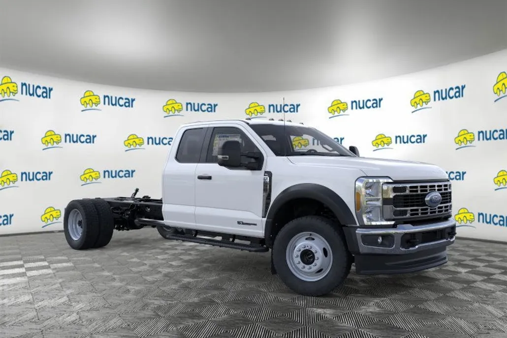 2025 Ford F-550 photo 1