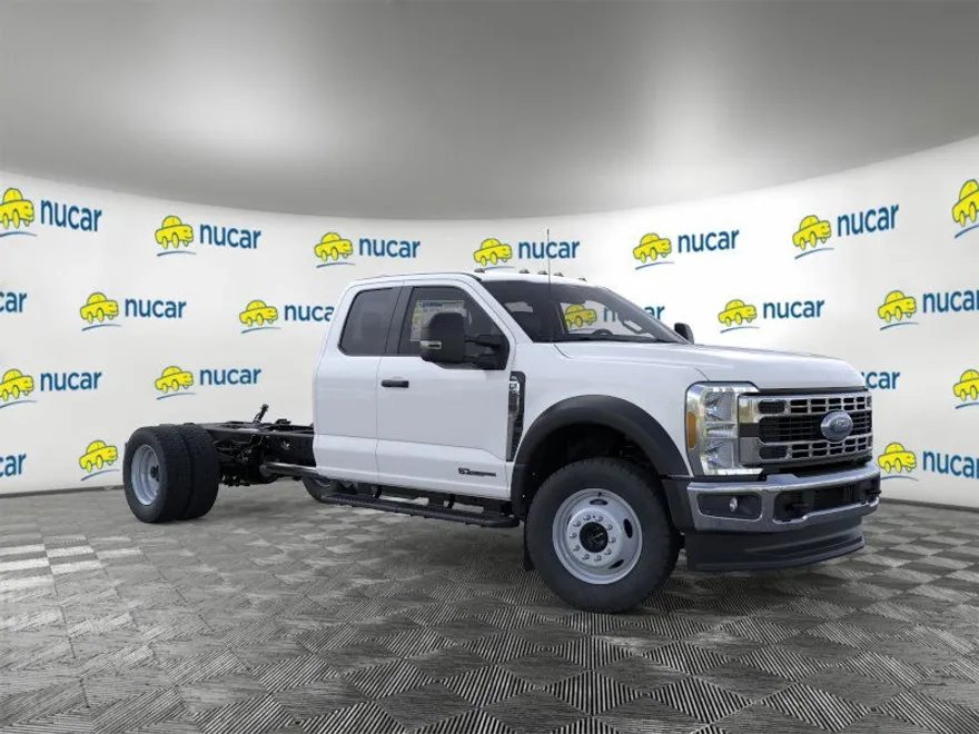 2025 Ford F-550 photo 1