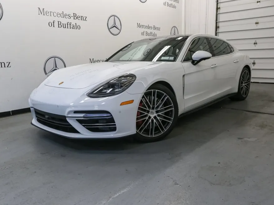 2018 Porsche Panamera Turbo Executive photo 1