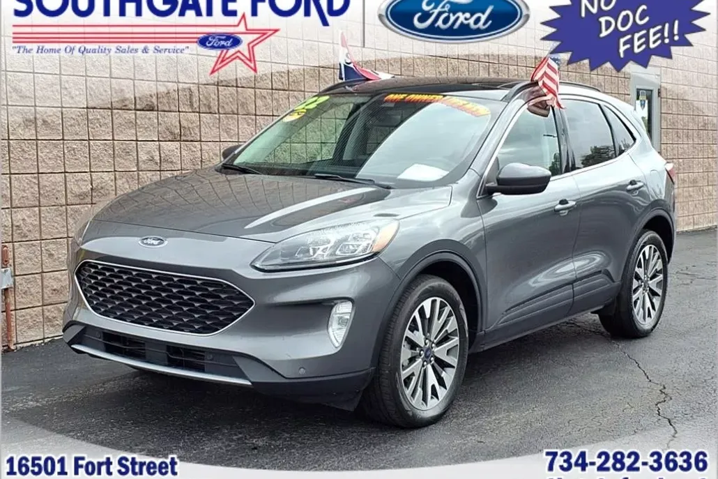 2022 Ford Escape Titanium photo 1